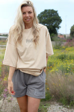 Ladda upp bild till gallerivisning, OVERSIZE T-SHIRT - UNISEX - BEIGE