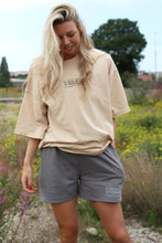 Ladda upp bild till gallerivisning, OVERSIZE T-SHIRT - UNISEX - BEIGE
